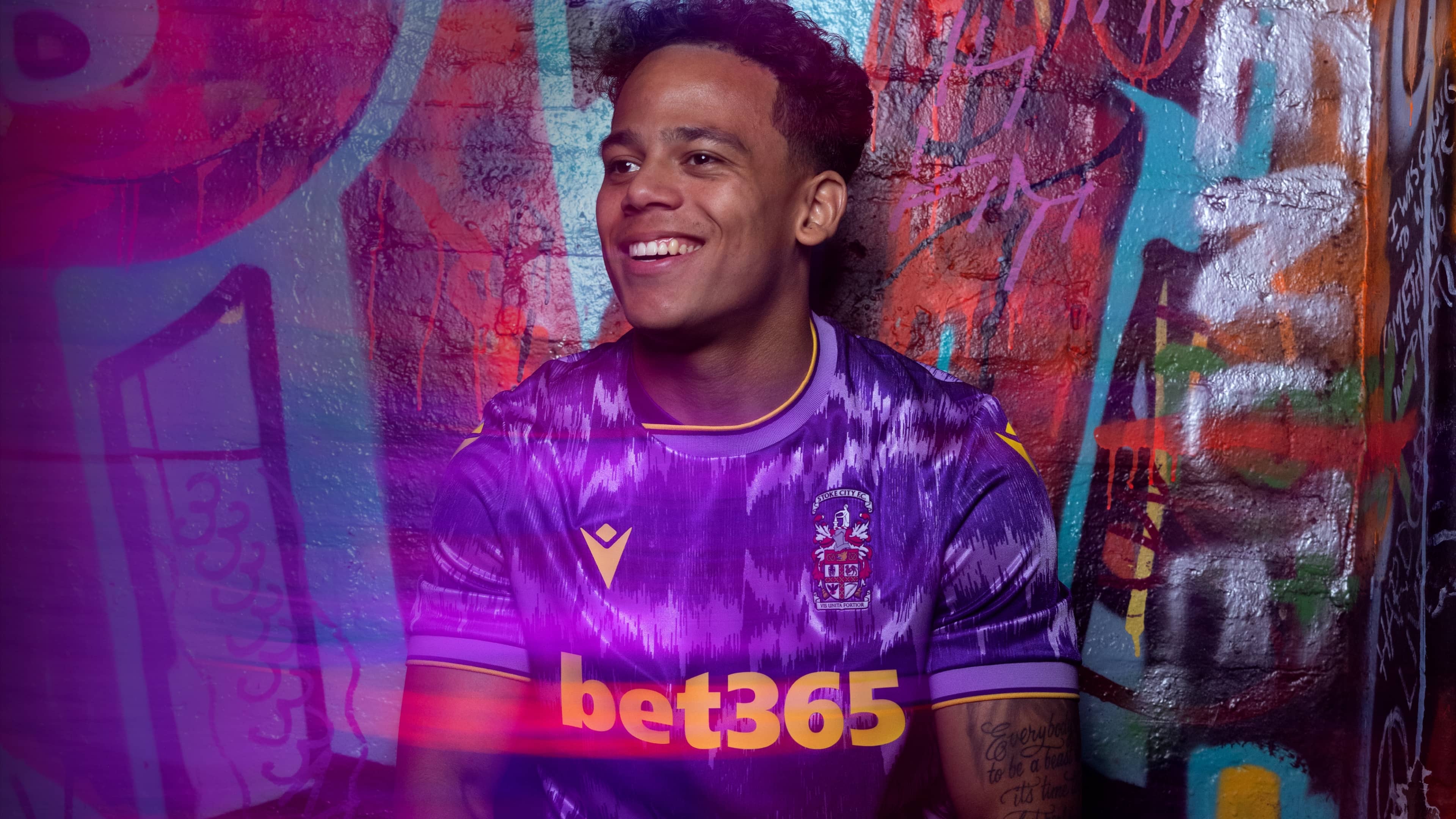 DC WEB 1080X1920 SCFC Away Kit 1@2X