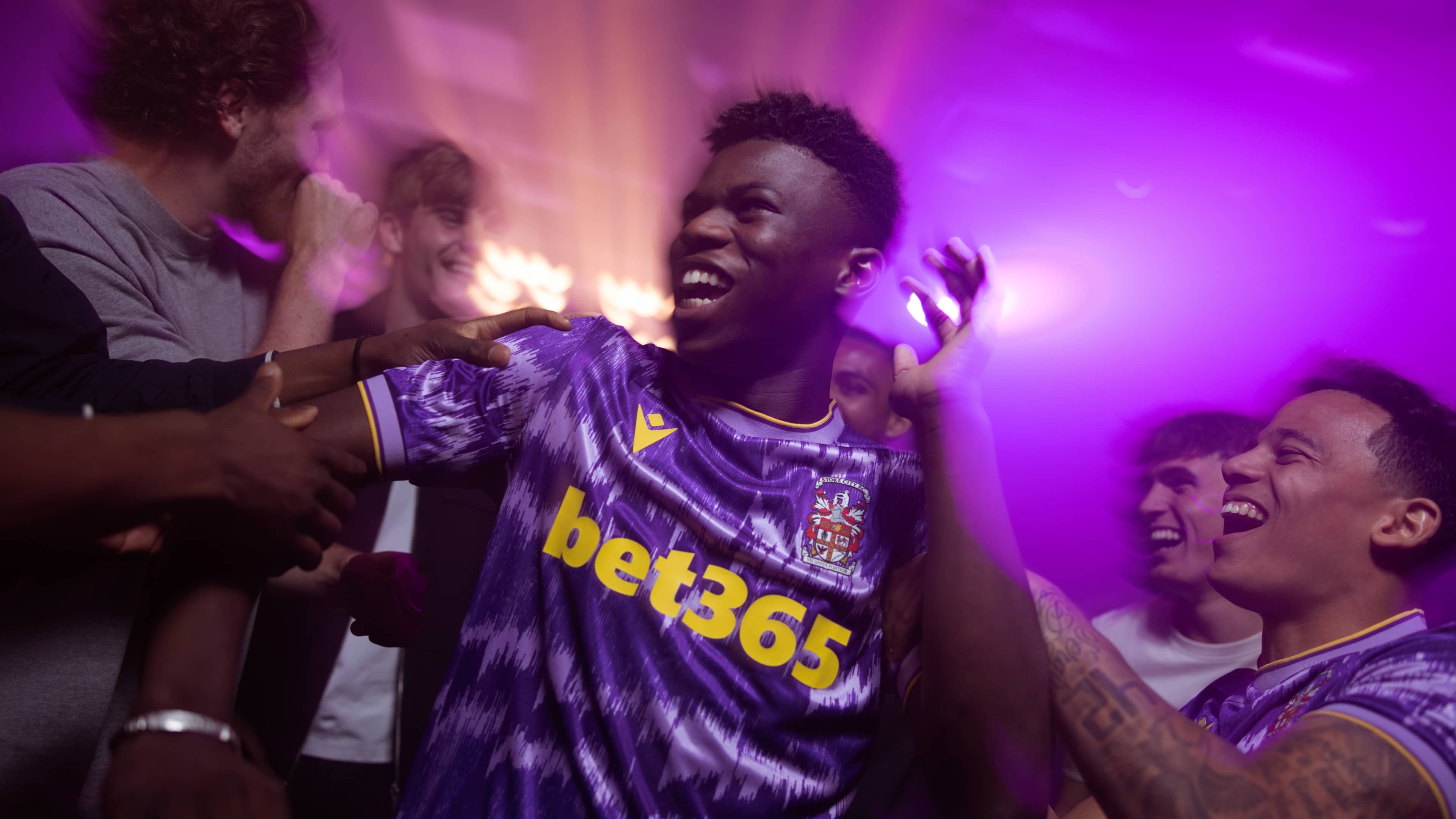 DC WEB 1080X1920 SCFC Away Kit 2@2X